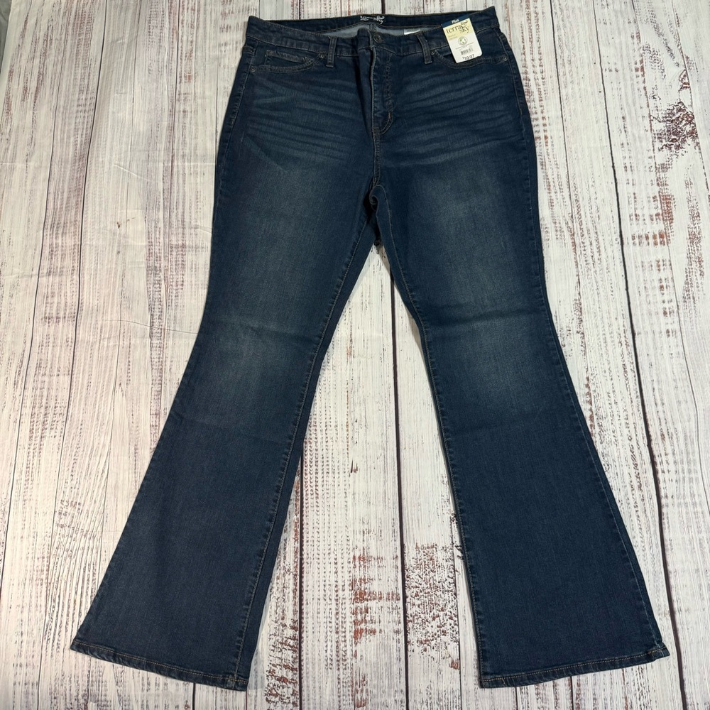 NWT Terra & Sky Dark Blue Mid-rise Bootcut jeans